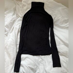 Uniqlo Cashmere Blend Turtleneck Top
